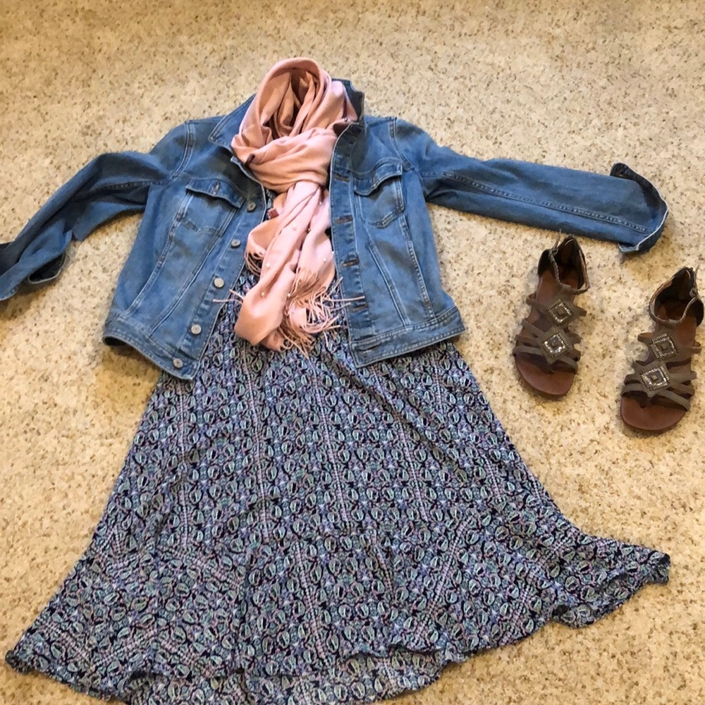 Sleeveless cinch waist dress